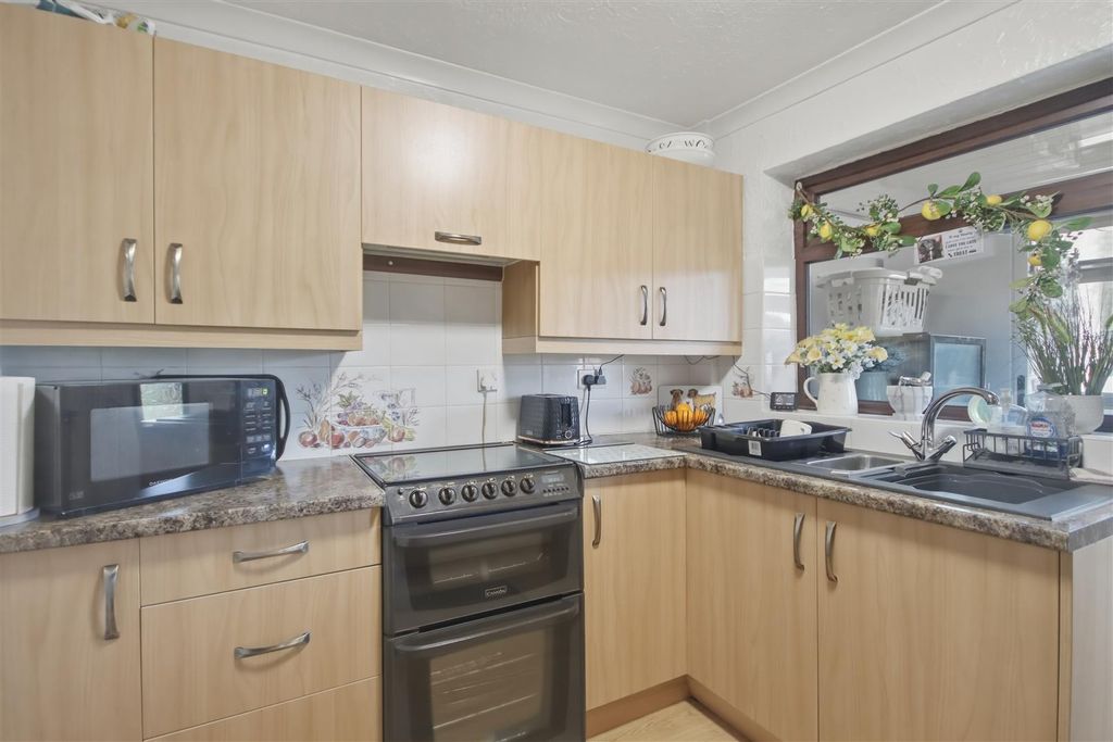 Property photo 3 of 14 Kitchen