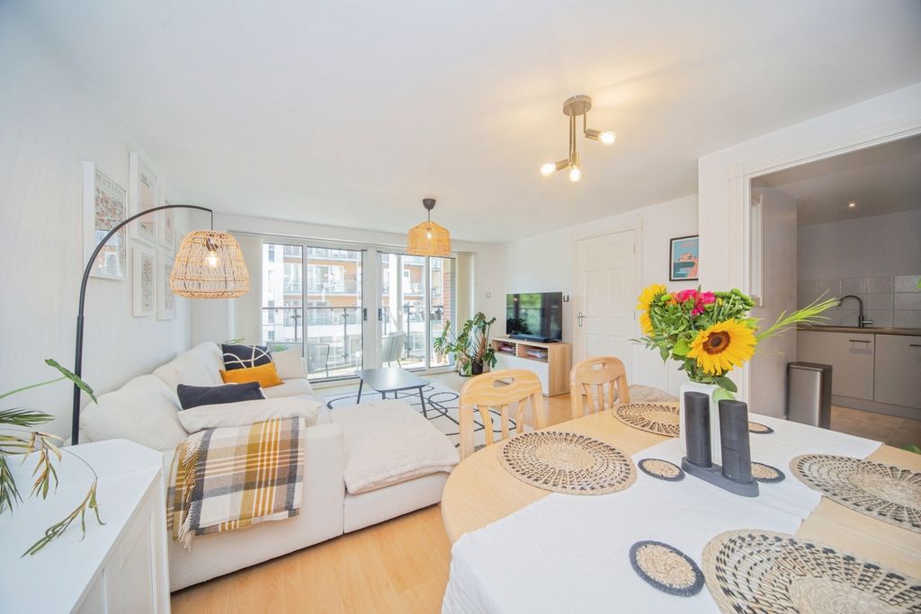 Property photo 3 of 18 Pbox-Img.Jpg