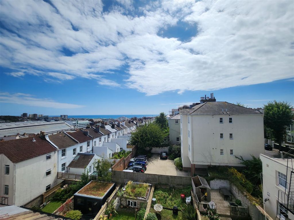 Property photo 2 of 7 Buckingham  (5).Jpg