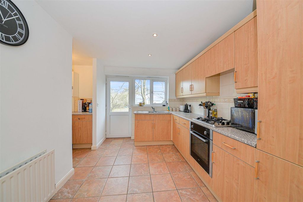 Property photo 3 of 14 Kitchen