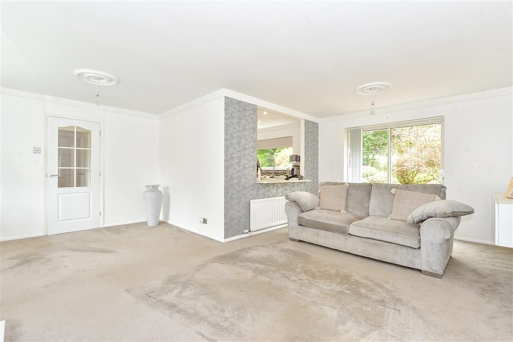 Property photo 2 of 16 Lounge