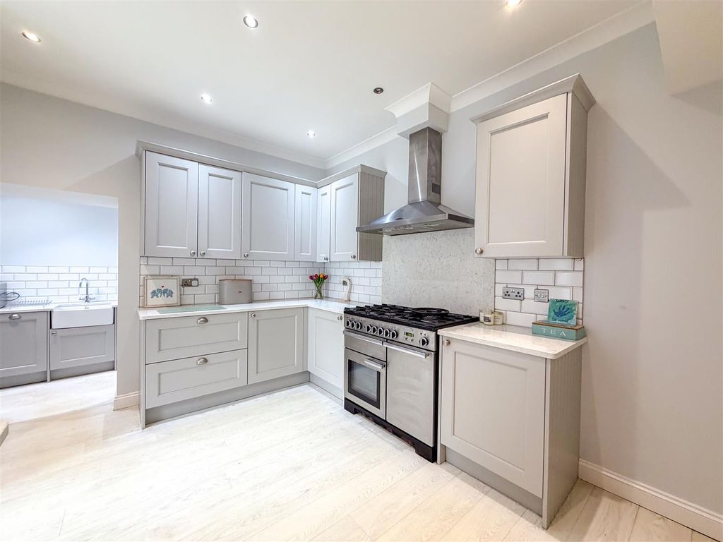 Property photo 2 of 43 Kitchen