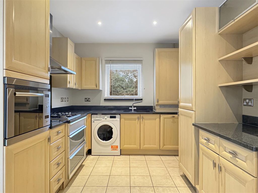 Property photo 2 of 10 Kitchen