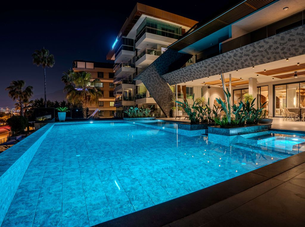 Property photo 3 of 22 Ocean View Apartment For Sale In Alanya - Communal Pool And Terraces