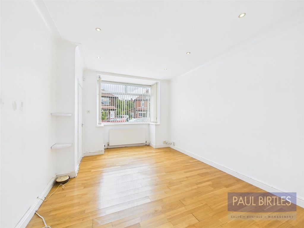 Property photo 3 of 13 Cam04378G0-Pr0201-Still002.Jpg