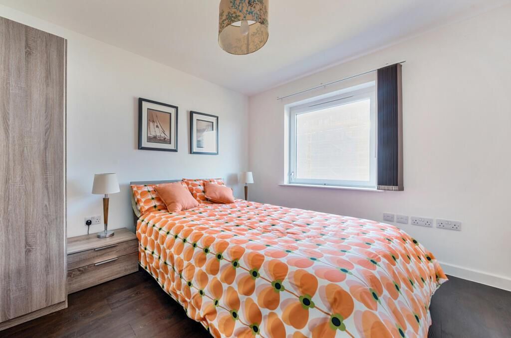 Property photo 3 of 6 Bedroom