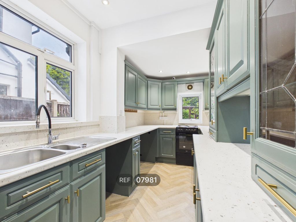 Property photo 2 of 21 Kitchen