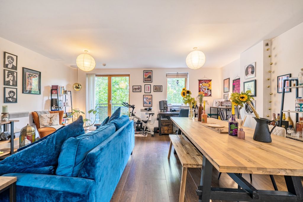 Property photo 3 of 11 5305983