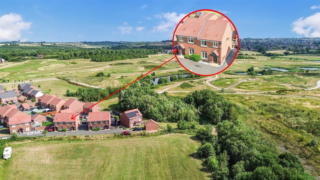 Property photo 2 of 33 Sharcote Drive (3).Jpg