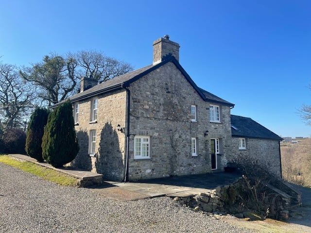 Property photo 2 of 22