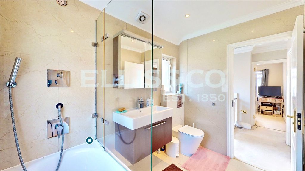 Property photo 3 of 40 Picture No. 01