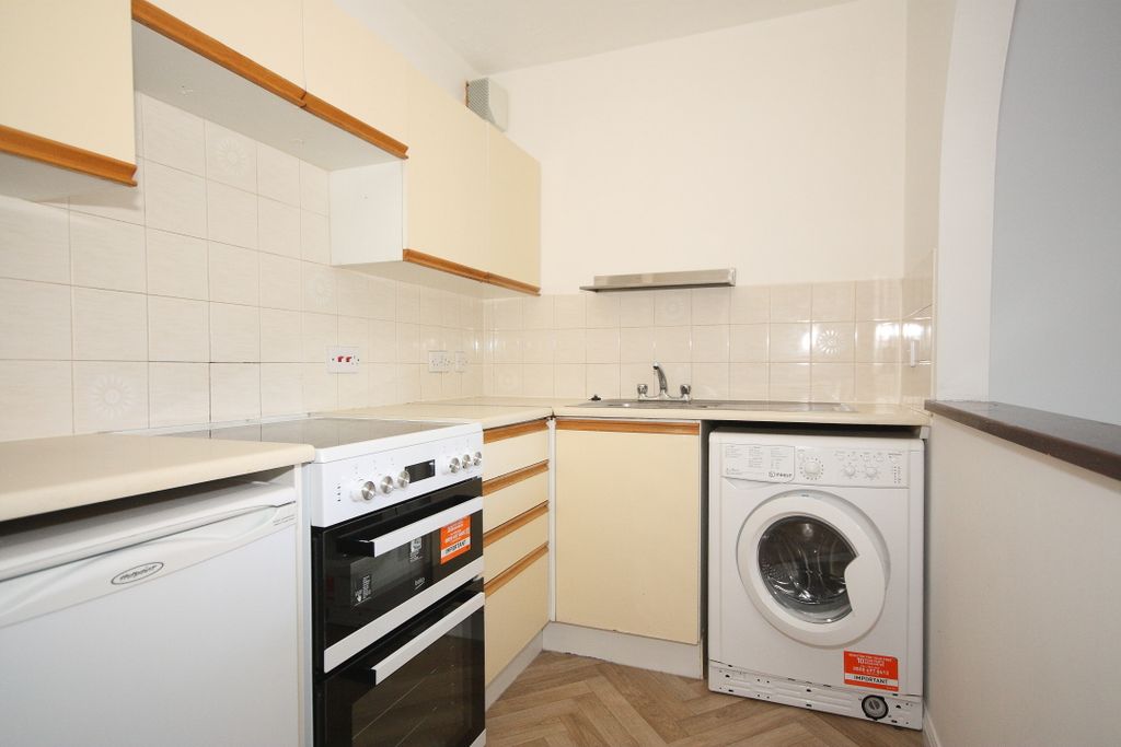 Property photo 3 of 5 Kitchen