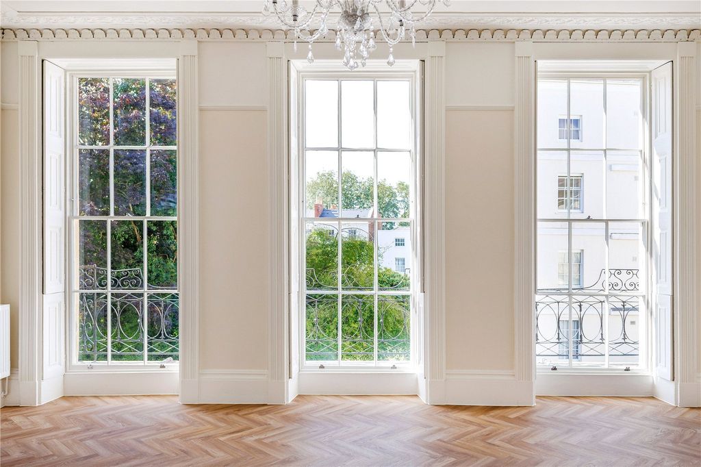 Property photo 3 of 10 Berkeley Place