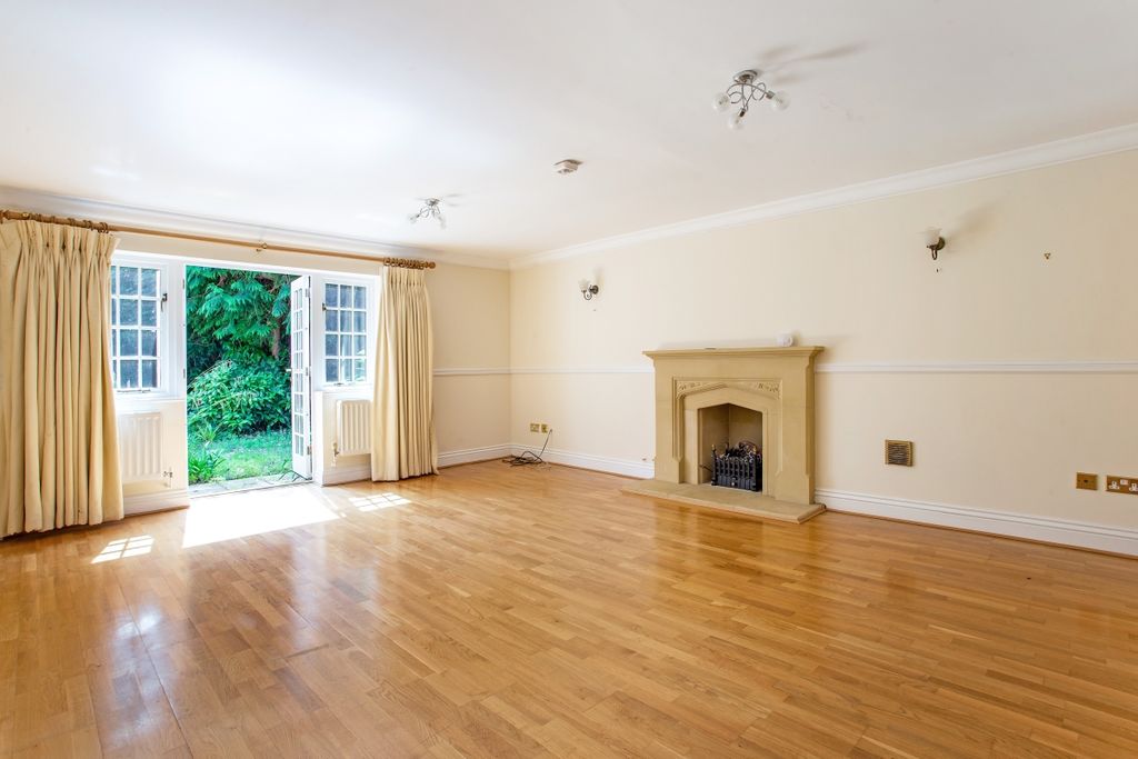 Property photo 2 of 16 Living Room