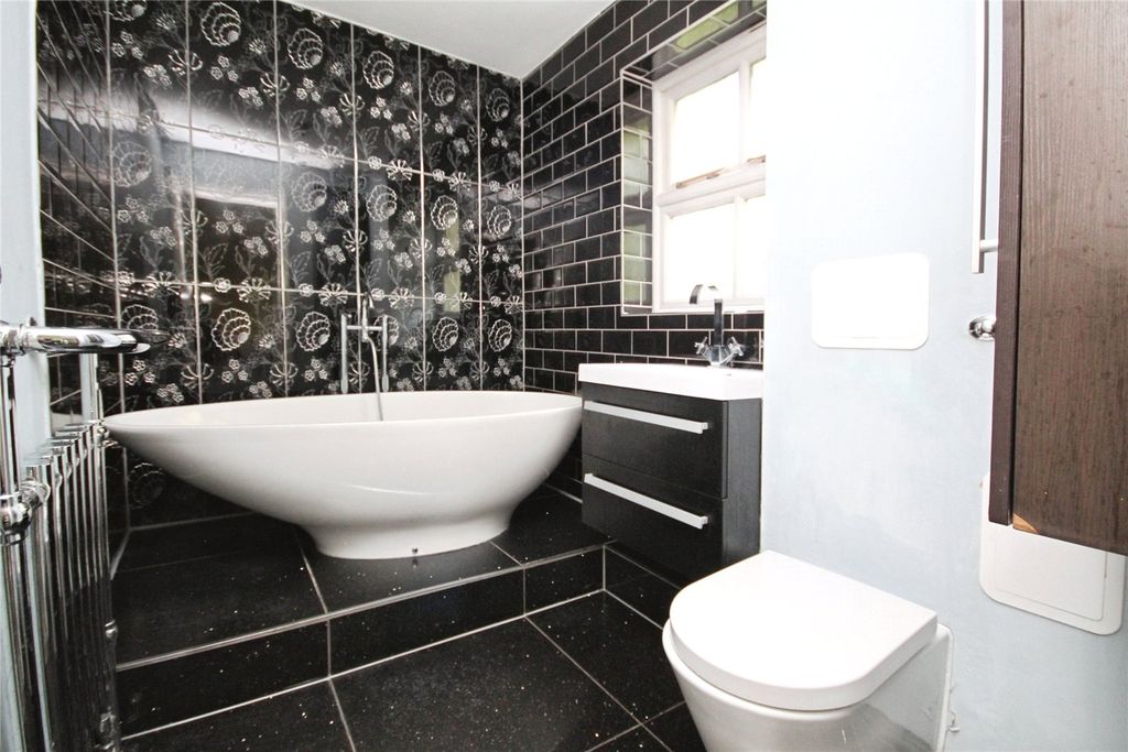 Property photo 3 of 9 Picture No. 24