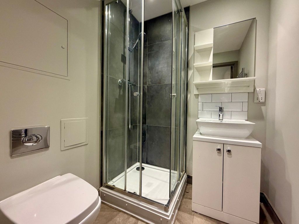 Property photo 3 of 12 Bathroom