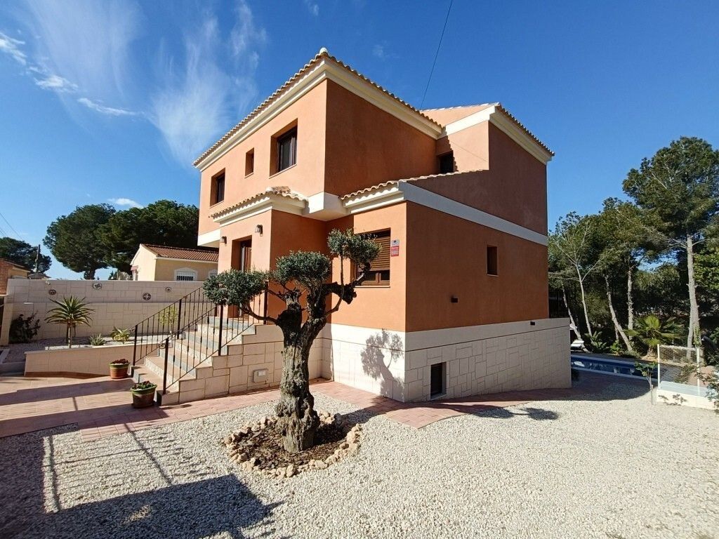 Property photo 1 of 50