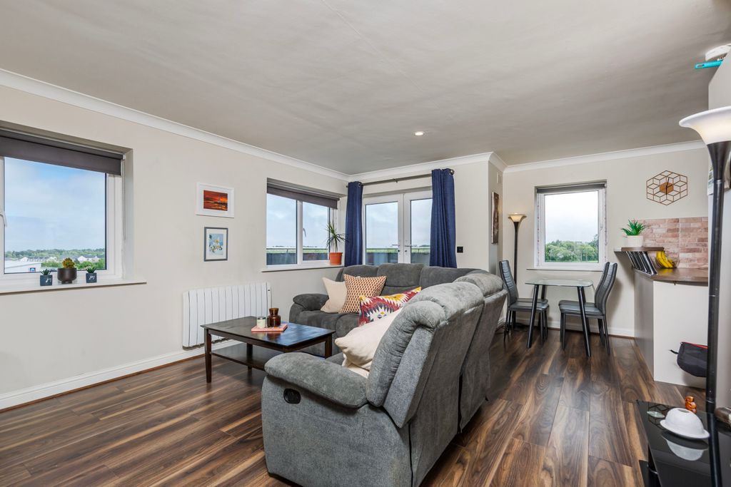 Property photo 3 of 27