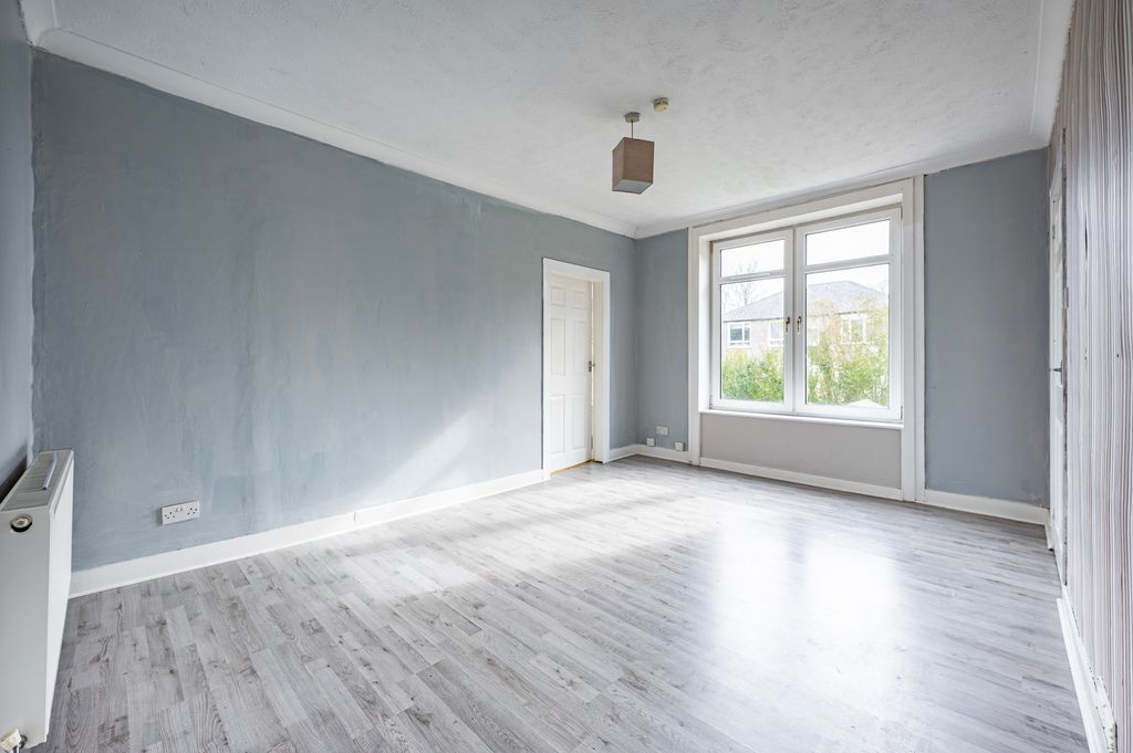 Property photo 3 of 28