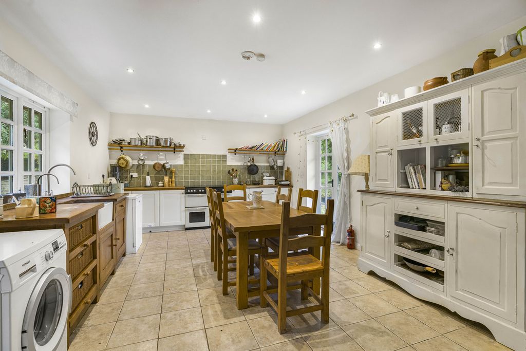 Property photo 2 of 33