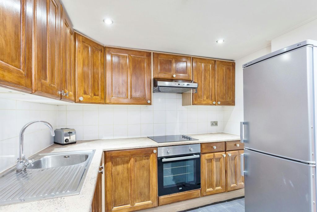 Property photo 2 of 9 111220178_Chrc_117 Malden Road _Nw5 4Hs_002.Jpg