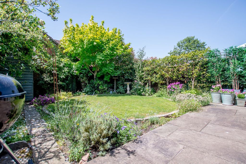 Property photo 2 of 14 Garden