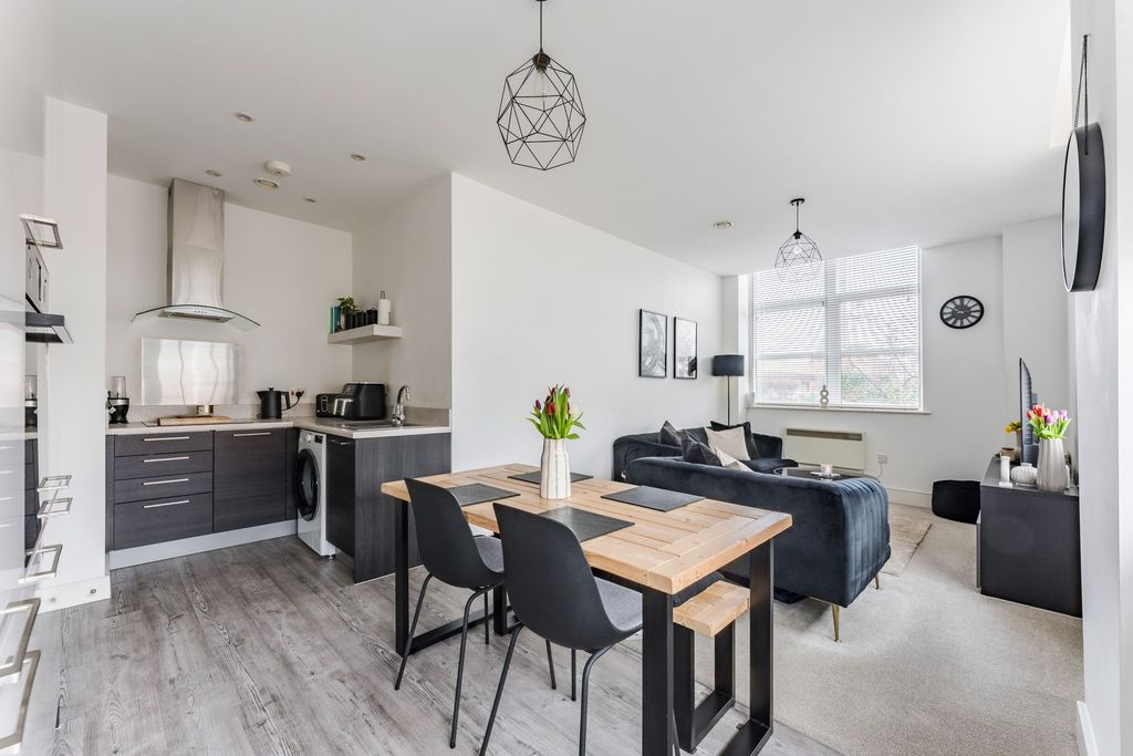 Property photo 2 of 12