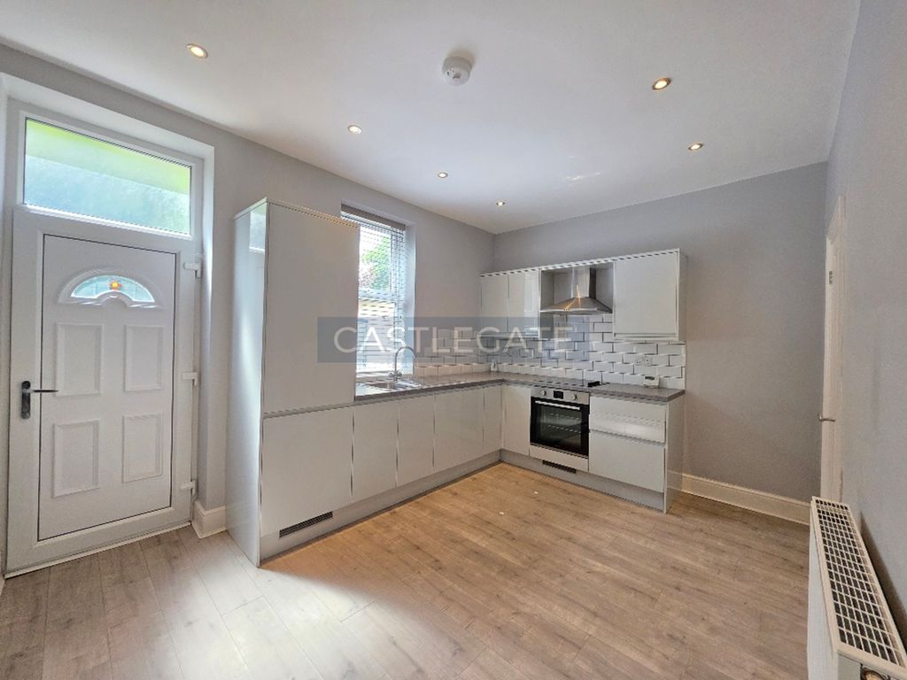 Property photo 3 of 19 10 Thornhill Avenue, Lindley, Huddersfield, HD3 3Dr (5)