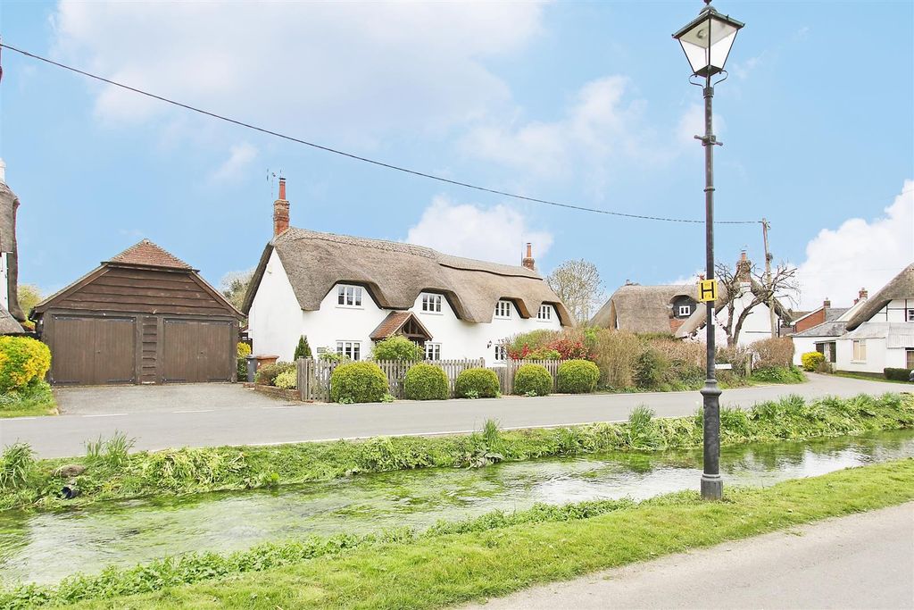 Property photo 1 of 10 Riverside Cottage Ph110.Jpg