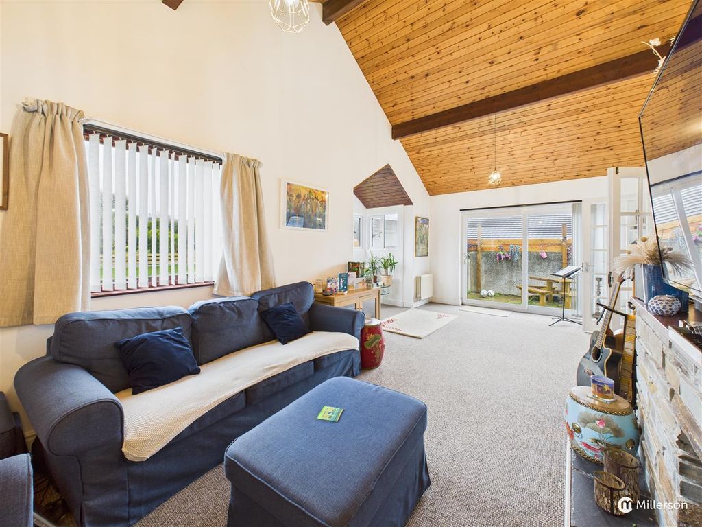 Property photo 2 of 26 Living Room