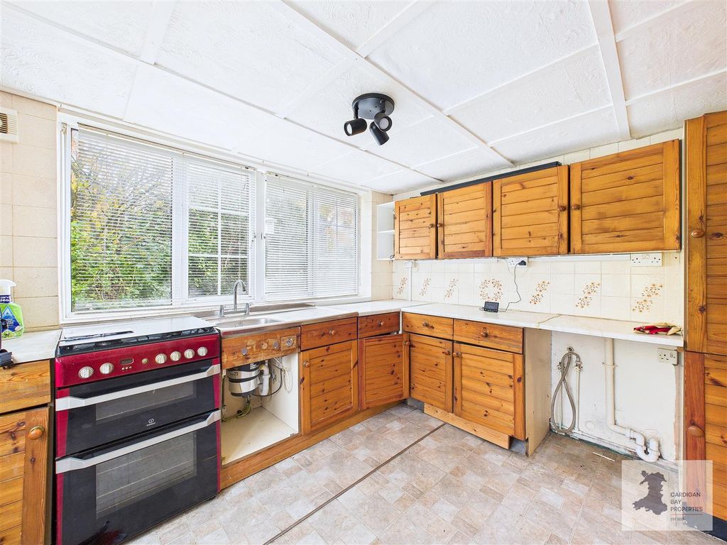 Property photo 2 of 34 Kitchen