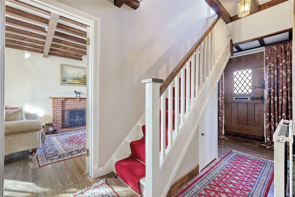 Property photo 3 of 19 Entrance Hall