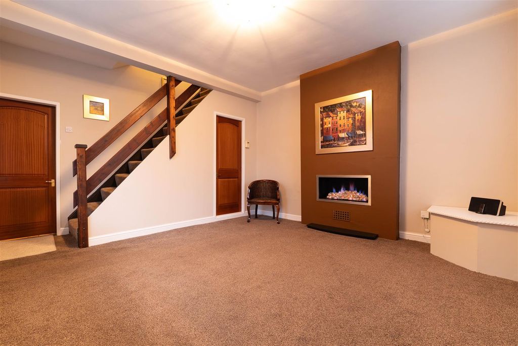 Property photo 2 of 23 Lounge