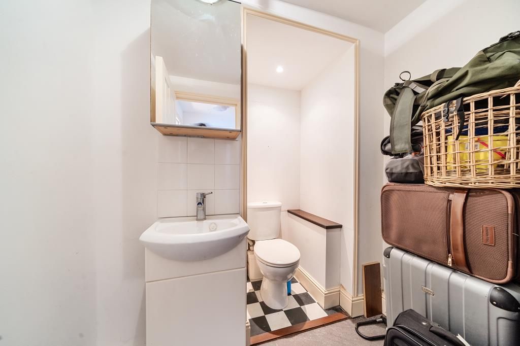 Property photo 2 of 23 Bathroom