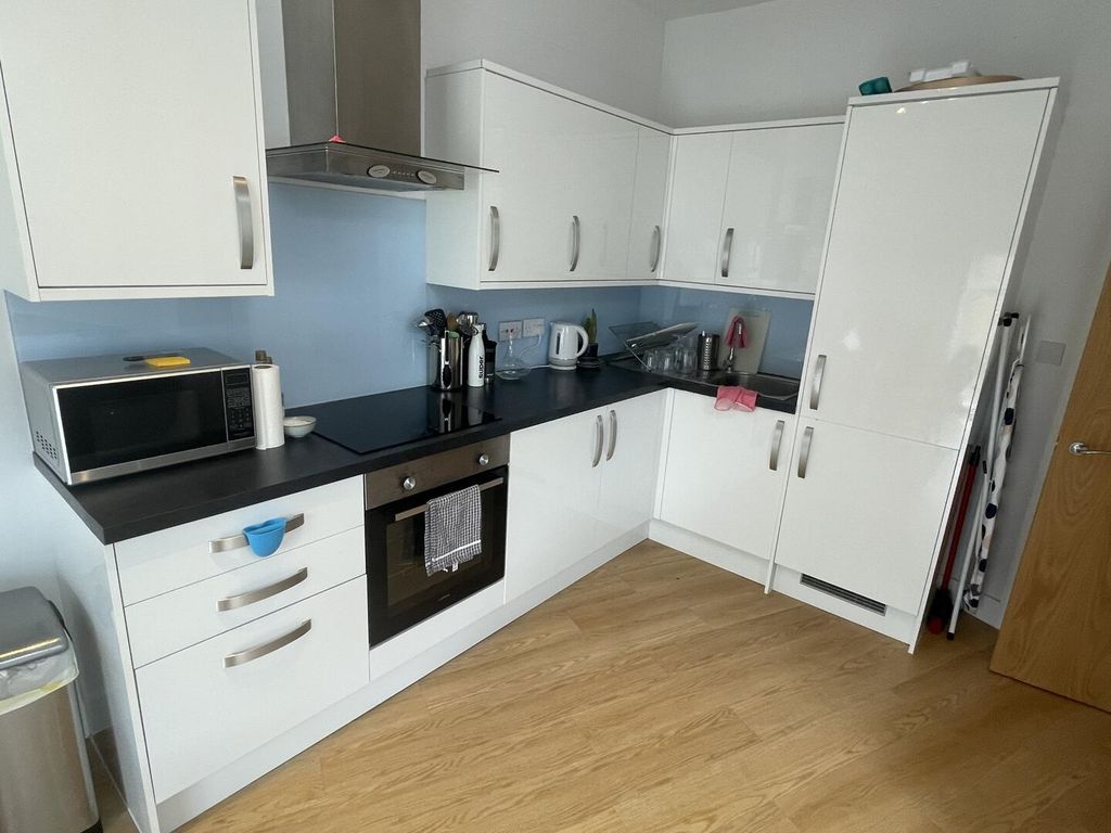 Property photo 2 of 6 Kitchen