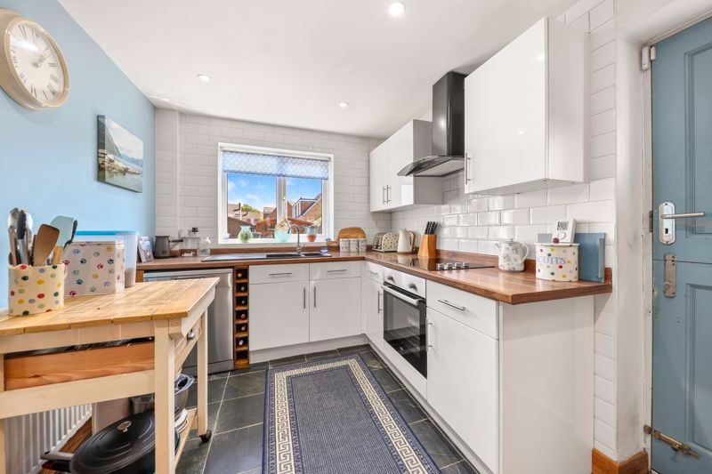 Property photo 3 of 25 Kitchen