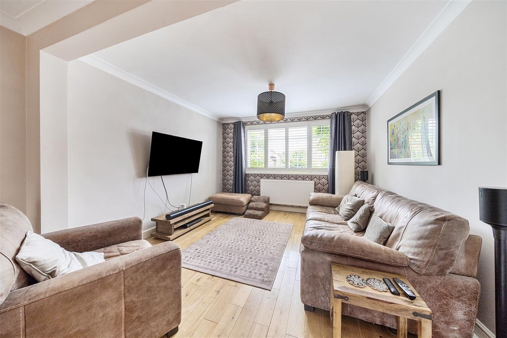 Property photo 2 of 15 Lounge