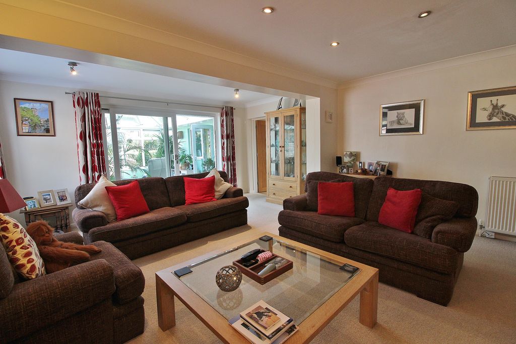 Property photo 2 of 26
