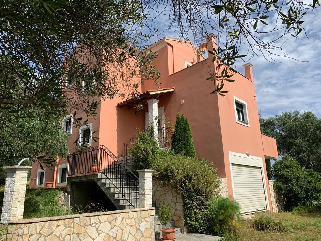 Property photo 1 of 11 House