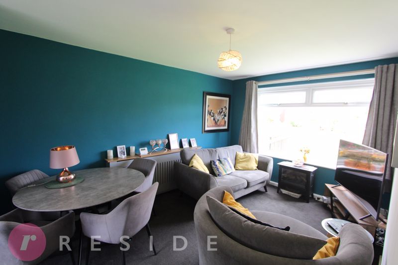 Property photo 2 of 7 Lounge / Dining Area