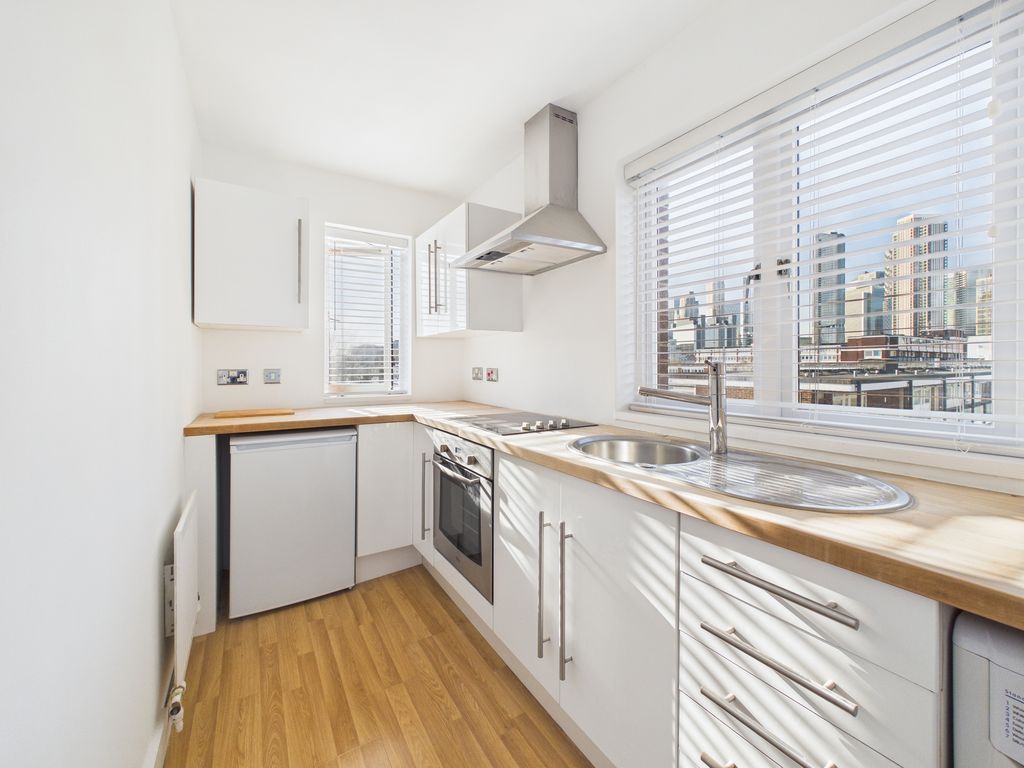 Property photo 3 of 6 Photo 6