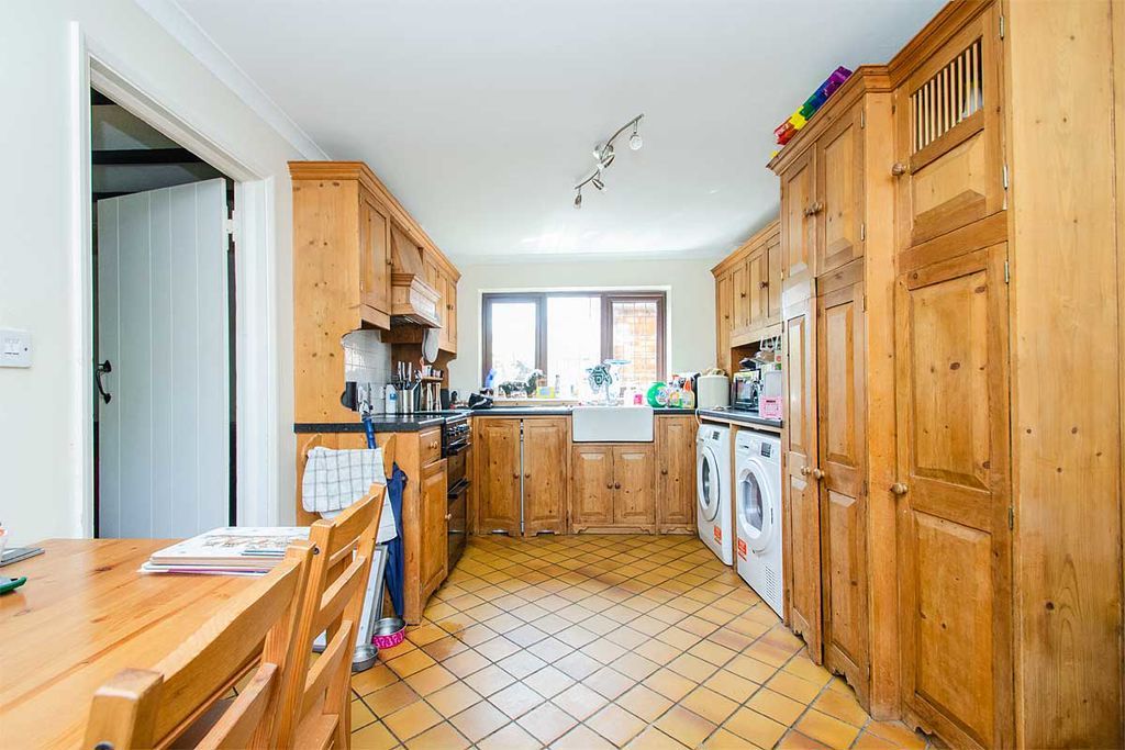 Property photo 2 of 16 Photo 4