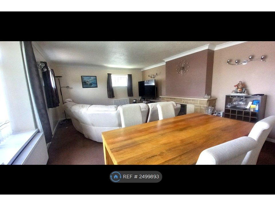 Property photo 2 of 16 Lounge