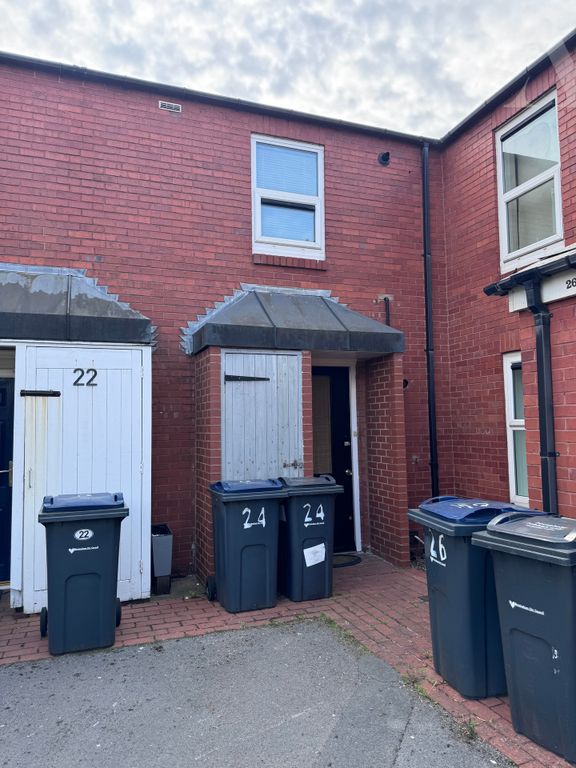 Property photo 2 of 7 Chatterway - Front