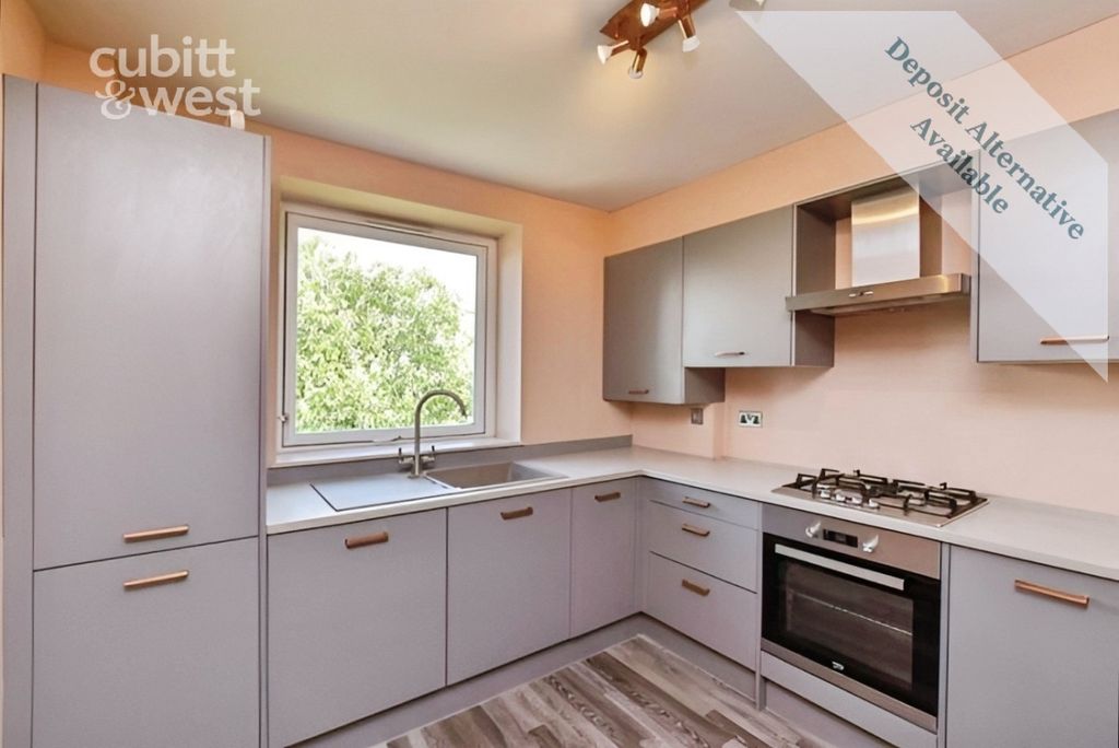Property photo 3 of 13 Kitchen