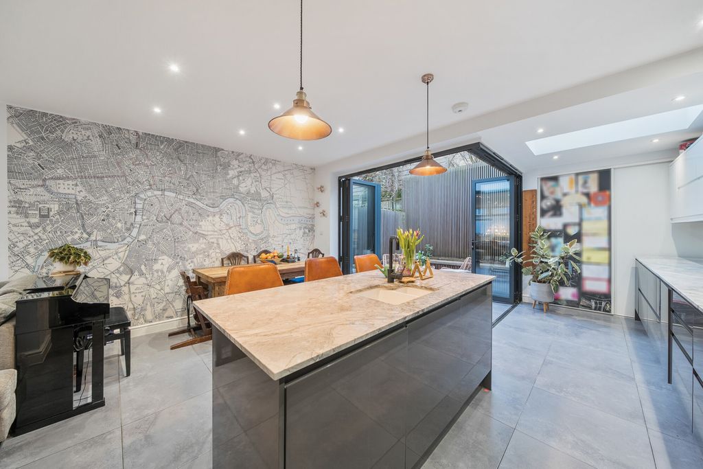 Property photo 1 of 18 Kitchen