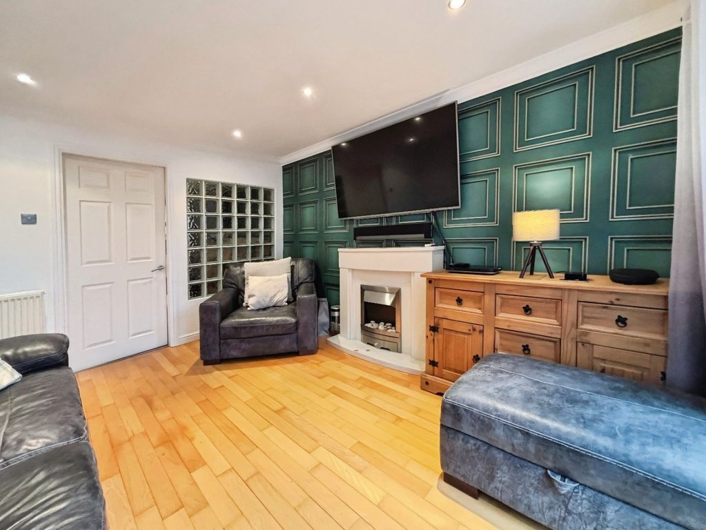 Property photo 3 of 19 4685832