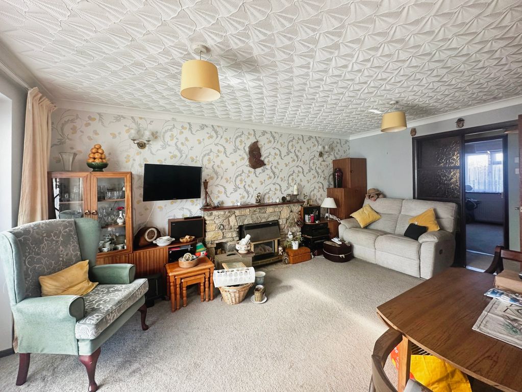 Property photo 3 of 13 Living Room