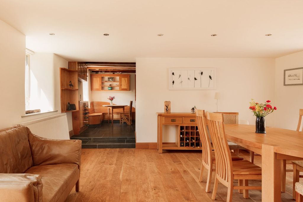 Property photo 3 of 39