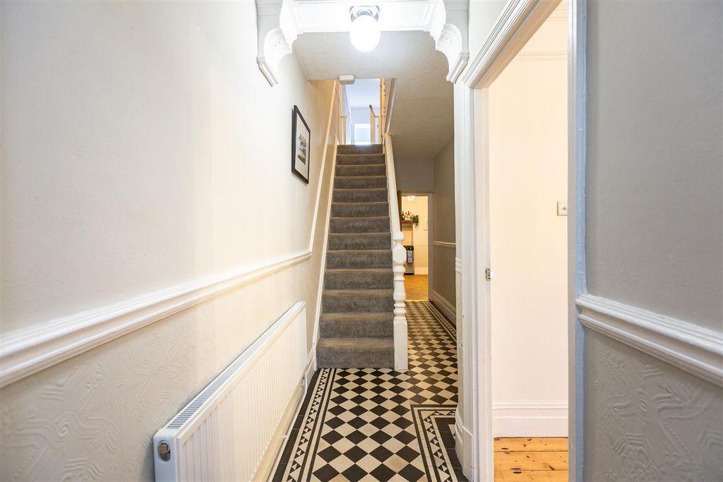 Property photo 3 of 44